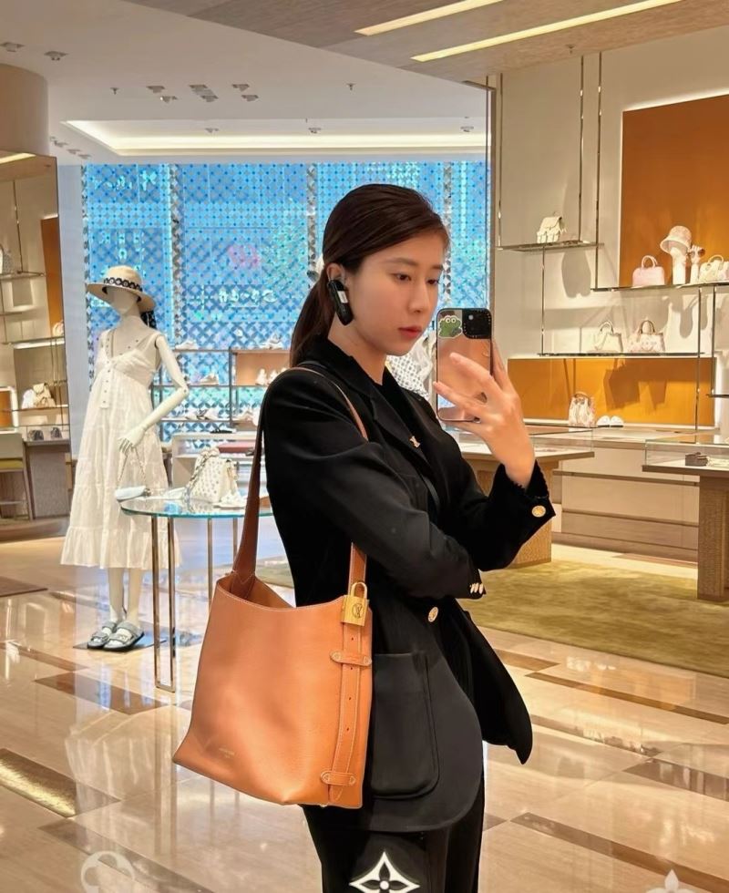 Louis Vuitton Hobo Bags